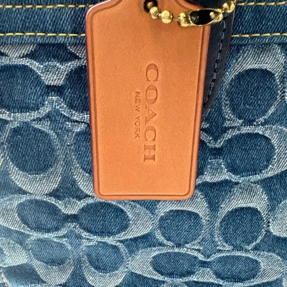 Coach Field Tote in Signature Denim - Picture 5 of 12